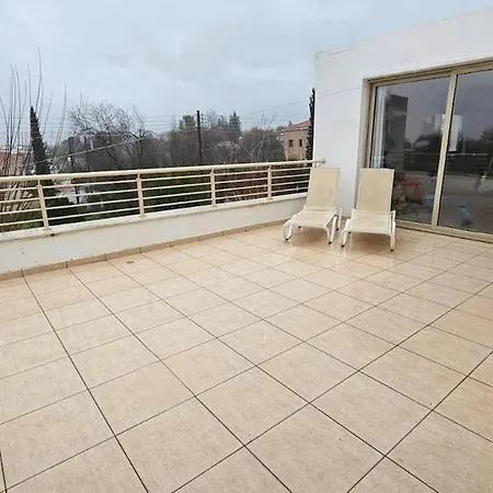 Spacious 5 Bedroom With 2 Swimming Pools *