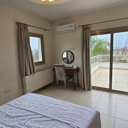 Spacious 5 Bedroom With 2 Swimming Pools