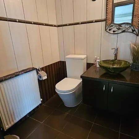 Spacious 5 Bedroom With 2 Swimming Pools Вилла Polemi