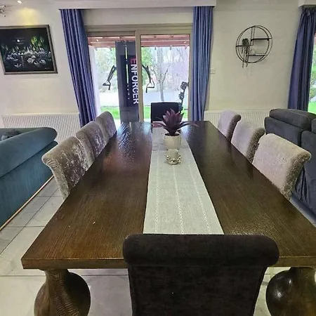 Вилла Spacious 5 Bedroom With 2 Swimming Pools *