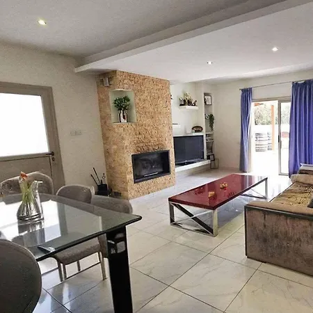 Spacious 5 Bedroom With 2 Swimming Pools Villa Polemi